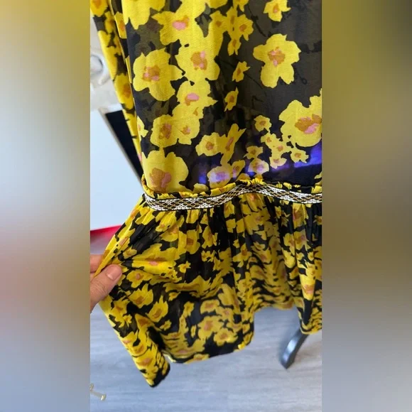 Free People Yellow Black Floral Love
Visitar >
Letter Swing Dress medium - Picture 8 of 11